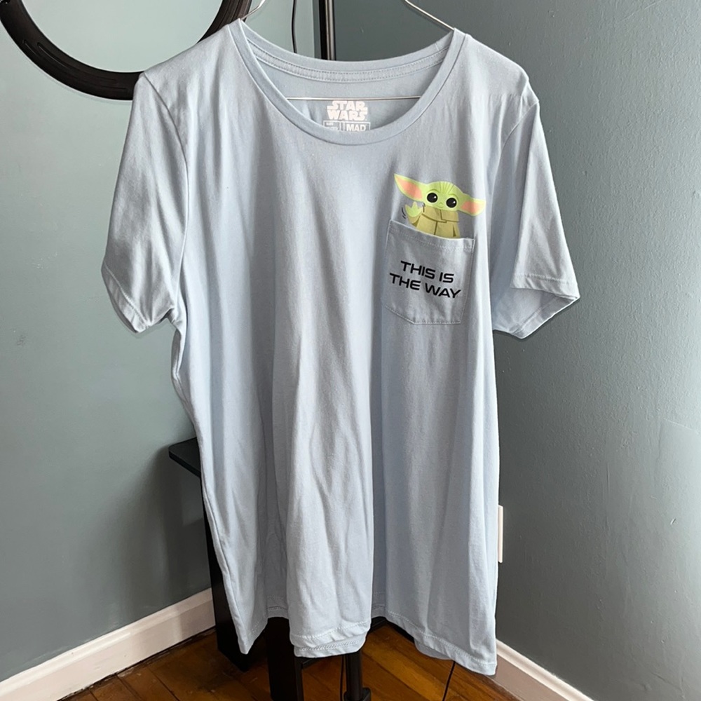 NWOT WOMENS STAR WARS BABY YODA POCKET TEE